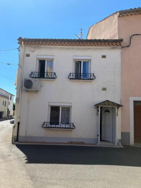 Coquette maison de ville au centre du village - V0787
